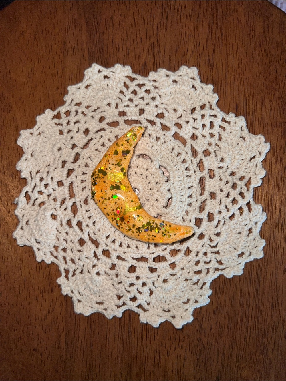 Gold Glitter Crescent Moon magnet